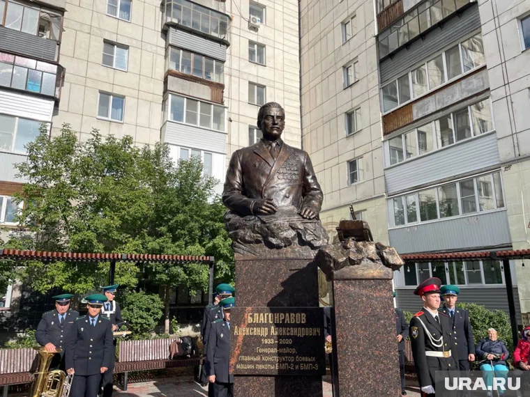 В Кургане открыли бюст Благонравову