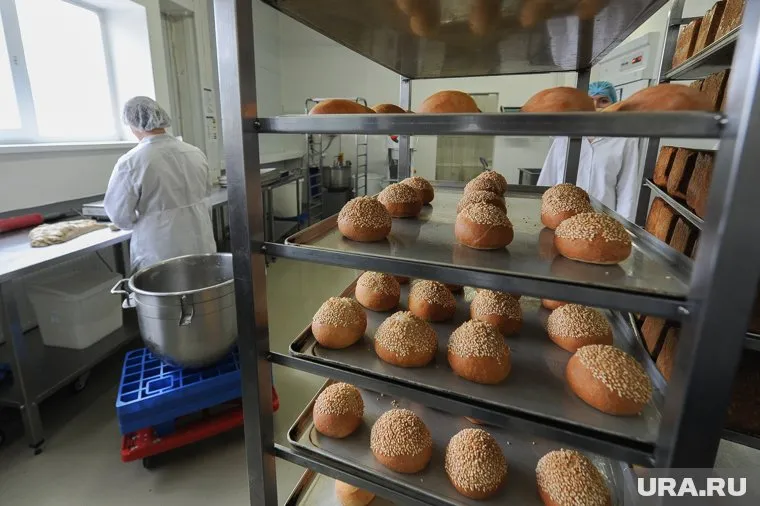 Сотрудникам магазина кажется несправедливым уничтожение хлеба