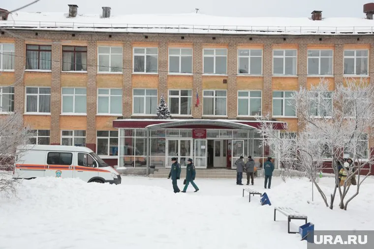 Педагог и напавшие на малышей находятся в одной и той же больнице