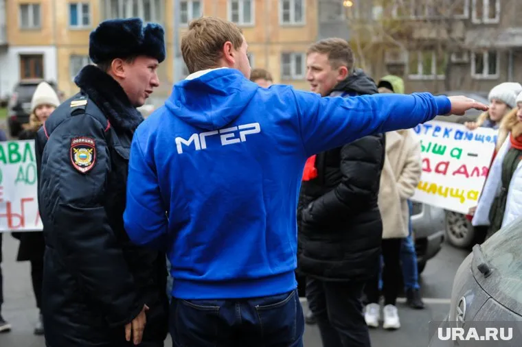 Волонтеры МГЕР доставляют гуманитарную помощь, помогают госпитализировать тяжелобольных и разыскивать пропавших