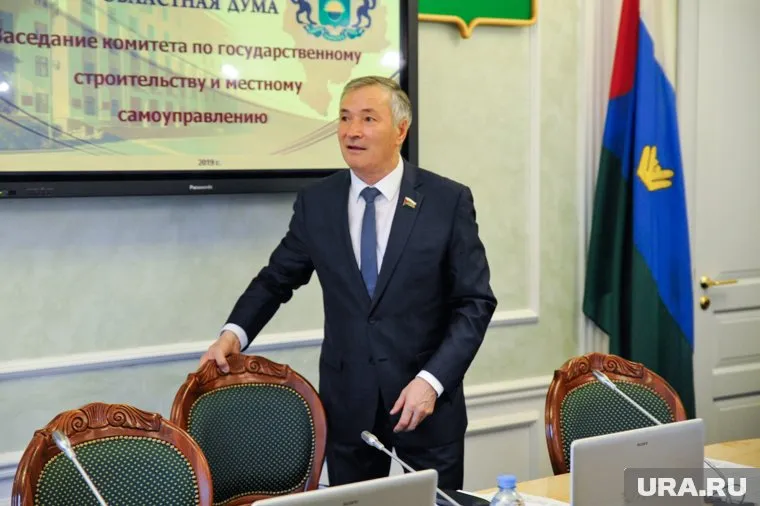 Фуат Сайфитдинов поручил депутатам дать ему решения и найти исполнителей послания губернатора Тюменской области