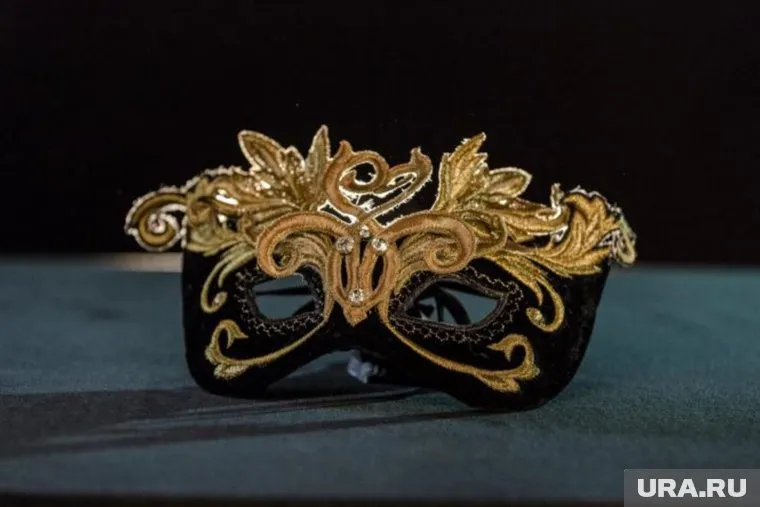 Посетители сайта могут приобрести бинокль, карнавальную маску, шкатулку, мотоцикл и много чего еще