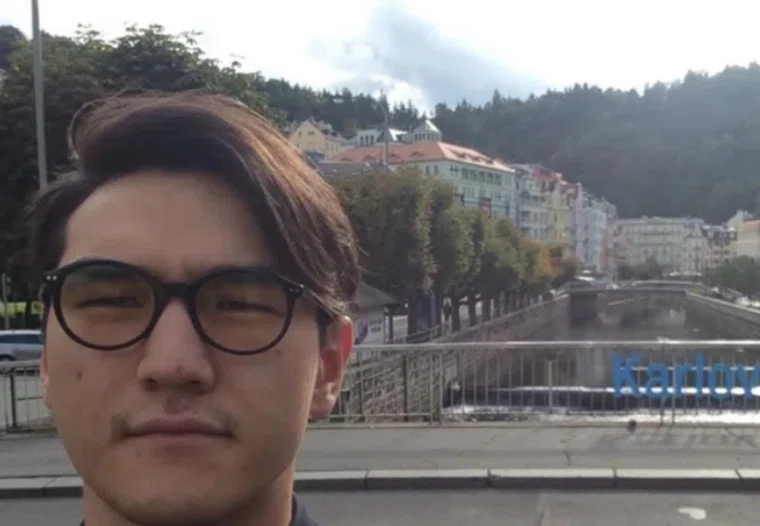 Большинство фанатов поддерживают Нурлана Сабурова