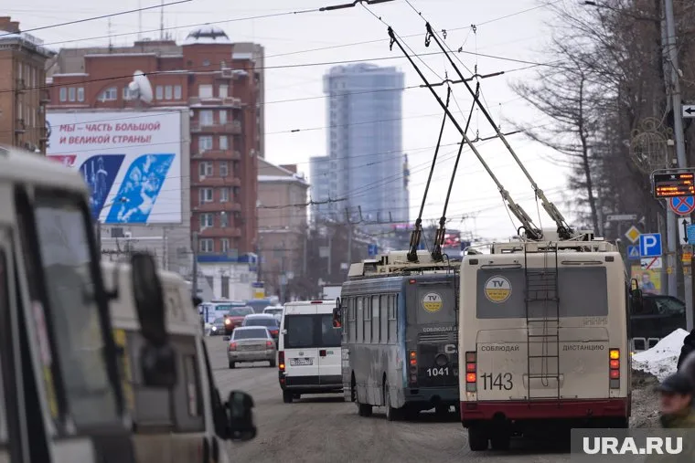 По ходу движения маршрута модернизируют контактную сеть