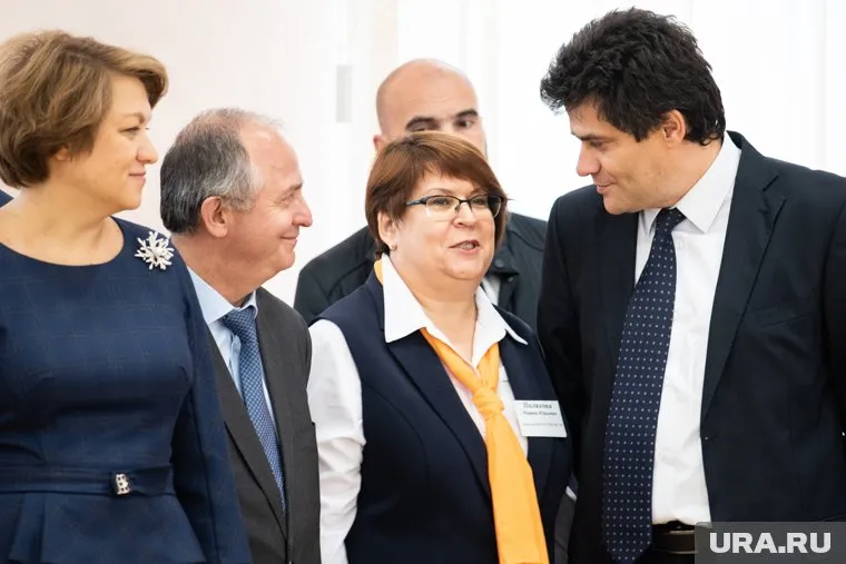 Марина Полякова (в центре) считает, что дети должны воспитываться в красоте