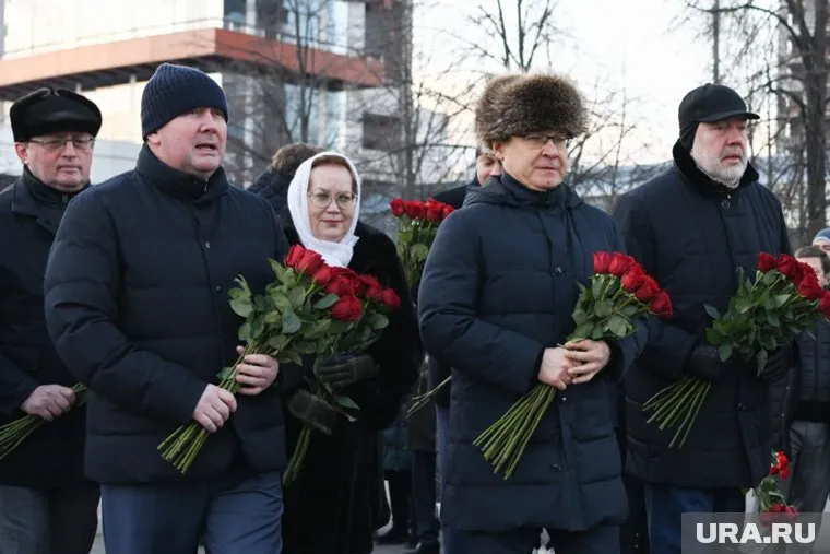 Одними из первых память Бориса Ельцина почтили представители власти