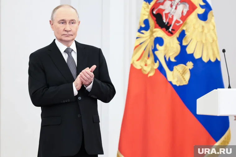 В начале заседания Путин поблагодарил всех, кто причастен к помощи гражданам страны