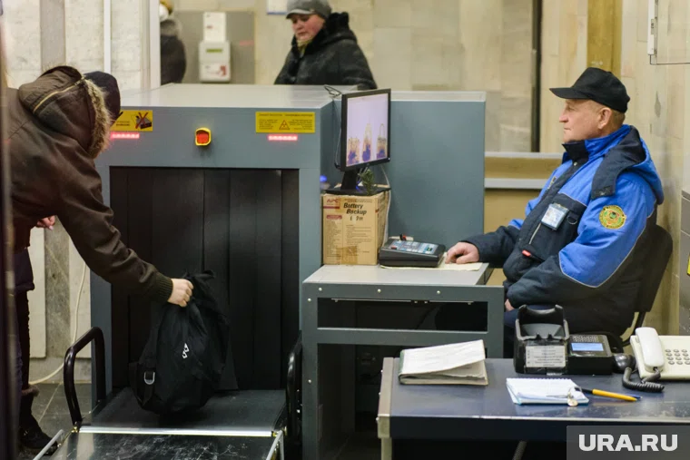 Пассажиров просят включить электроприборы для проверки