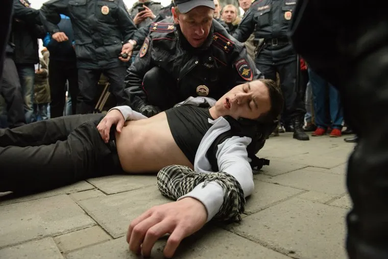 Разгон несанкционированной акции протеста сторонников Алексея Навального на Площади Труда. Екатеринбург, пострадавший, митинг, полиция, задержание, несанкционированная акция, разгон акции, кашигин александр