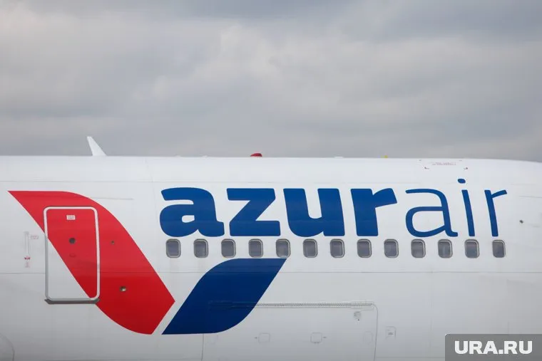 В аэропорту Кольцово задержали вылет лайнера Azur Air