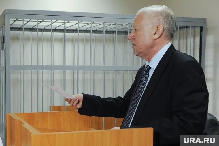 До 11 декабря Евгений Тефтелев считался образцом непотопляемого чиновника