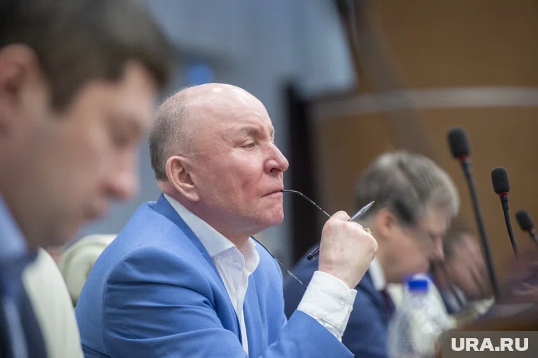 Алексей Петров уступил место в заксобрании своему сыну Михаилу