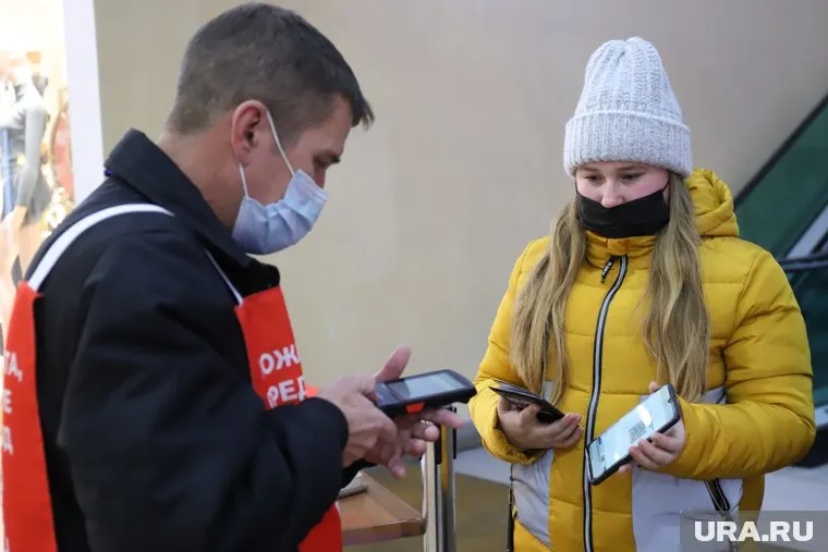 В Екатеринбурге проходит заседание по иску по поводу отмены QR-кодов в регионе