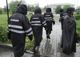 Власти уральского города сдали мэрию и под охраной полиции покинули здание