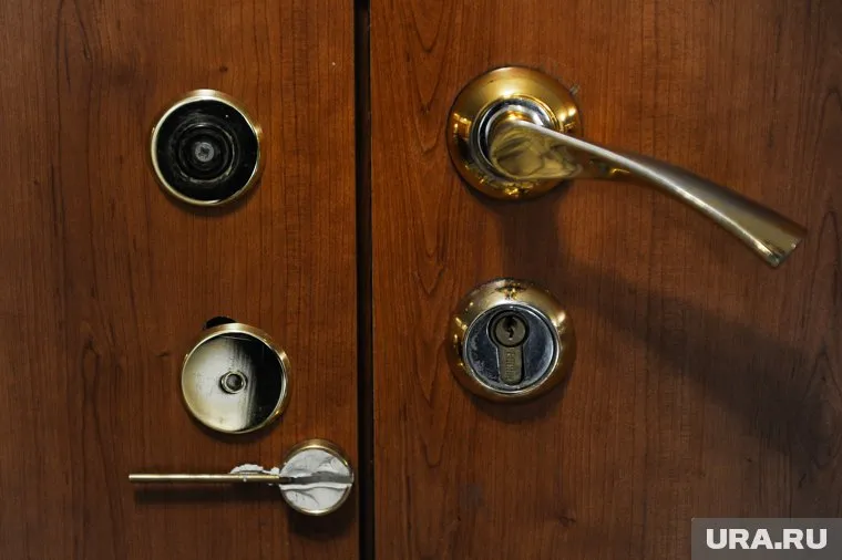 Входную дверь центра открыть не удалось (архивное фото)