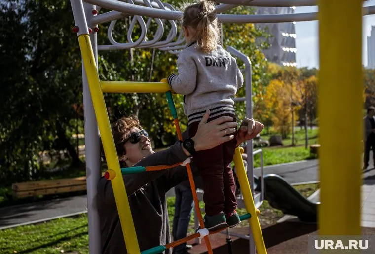 Минимальное ежемесячное пособие для семей с детьми увеличат до 6 752 рублей