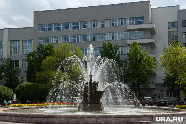 25-летний житель утонул в «Каменном цветке» на Площади труда