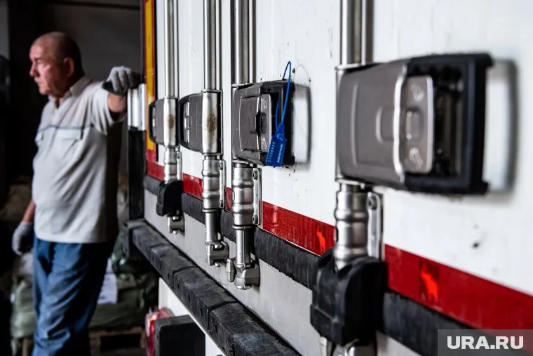 Водители протестуют из-за запрета на проезд по дамбе (архивное фото)