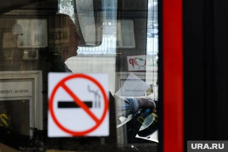 С 2021 года курение будет запрещено в медучреждениях, точках торговли, базах и складах