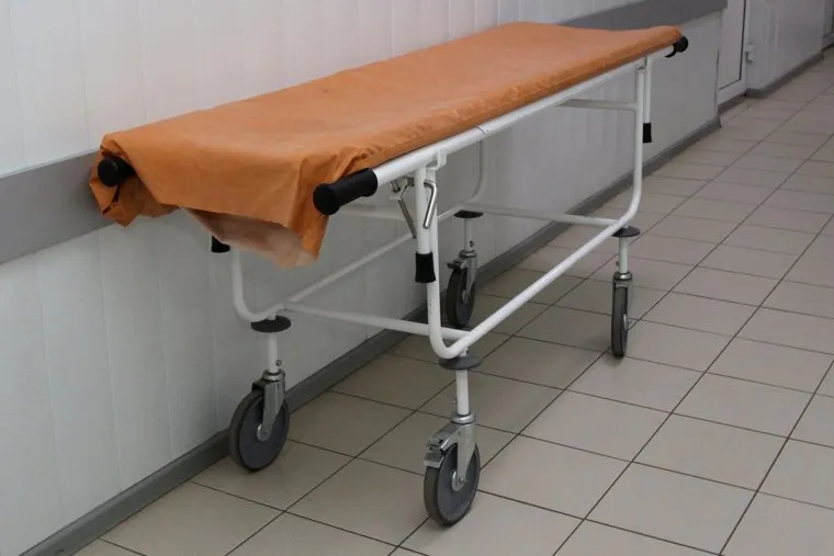 Выездная комиссия гордумы во 2 городскую больницуКурган, больница, каталка