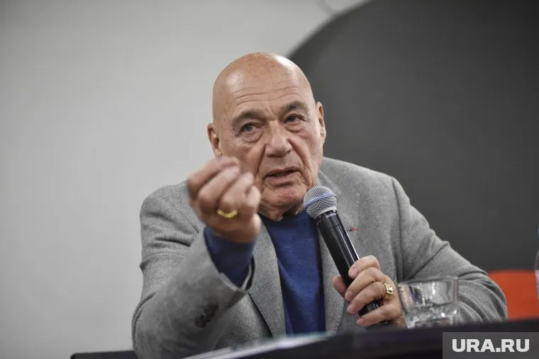 Замглавы ВГТРК нужно сдать одно из гражданств, советует Познер