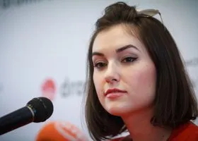 В челябинском селе выломали лицо порноактрисы Саши Грей из образа Снегурочки