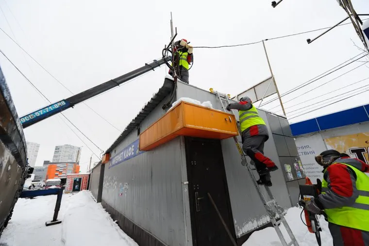 Снос киоска игровых автоматов. Челябинск, интернет кафе, снос киоска, киоск игровых автоматов