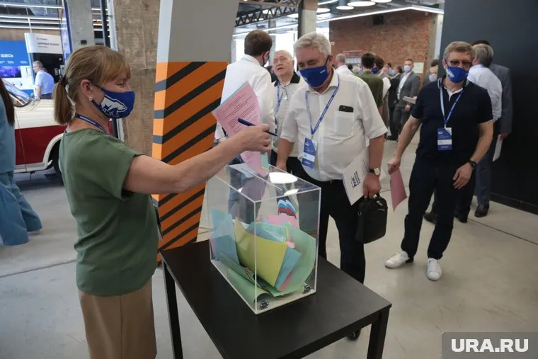 Каждый член партии должен привести двадцать лояльных избирателей