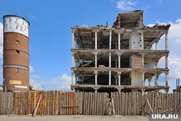 Корпус аварийного здания начнут сносить 10 июля