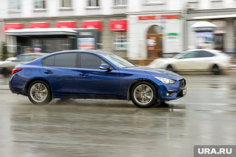 Водитель не заметил стоящего автобуса (архивное фото)