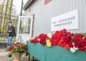 Пермь вспоминает жертв трагедии в ПГНИУ: хронология атаки Бекмансурова на университет