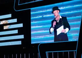 Дмитрий Хрусталев устроил дебош на борту самолета и был снят с рейса: чем известен шоумен