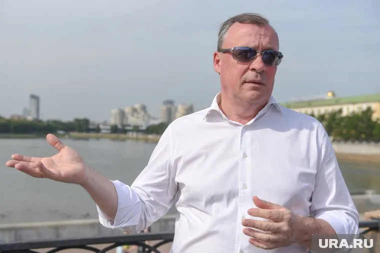 Алексей Орлов поручил снести павильон Максима Пыцко в корпоративном WhatsApp-чате