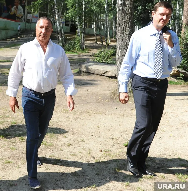 Денис Девяткин (справа) считается человеком совладельца ЧЭМК Аристова