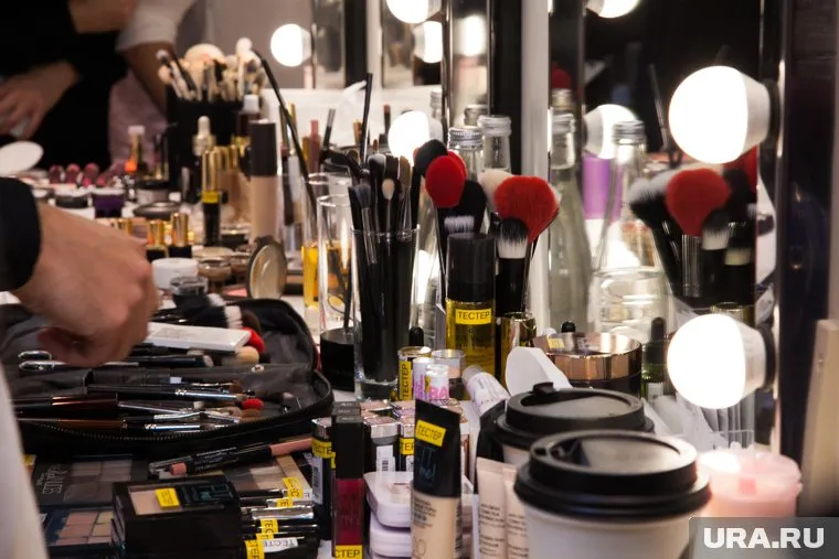 Окон на 31 декабря во многих салонах уже почти не осталось