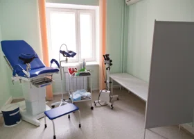 Курганцы обсуждают увольнение опытного гинеколога в горбольнице