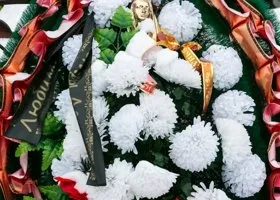 Матери погибшей на заборе пермячки стало плохо на похоронах