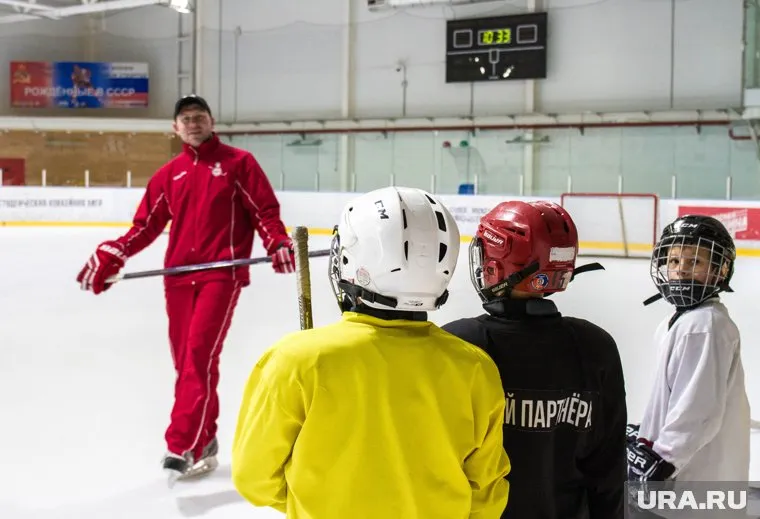 Чтобы собрать новый комплект для тренировки по хоккею ребенку, требуется минимум 70 тысяч рублей