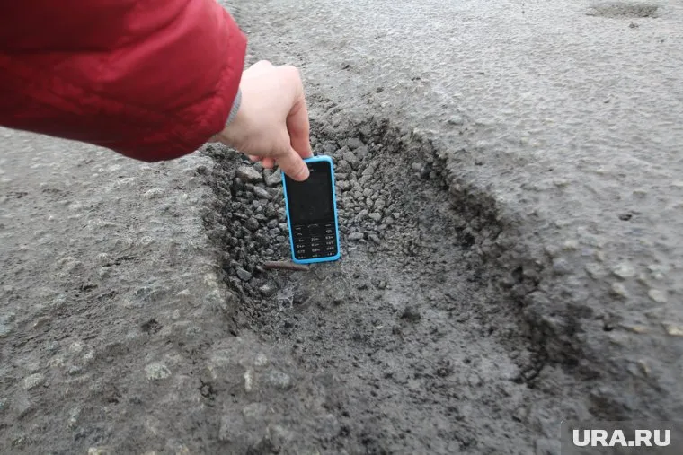 На Урале земля отторгает асфальт каждую весну