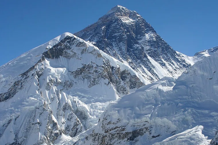 Американский патологоанатом из Техаса, альпинист-любитель Бек Уэзерс пережил катастрофу на Эвересте в 1996 год