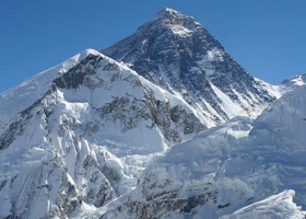 Три ночи в снегу и возвращение с того света: как врач обманул смерть на Эвересте