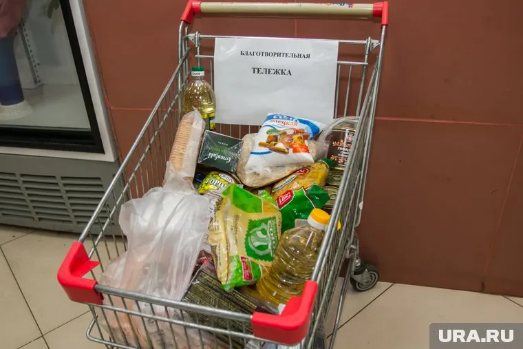 Жители города Губкин передают гуманитарную помощь через управление социальной политики (архивное фото)