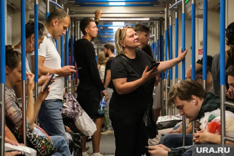 Движение поездов в московском метро временно затруднено