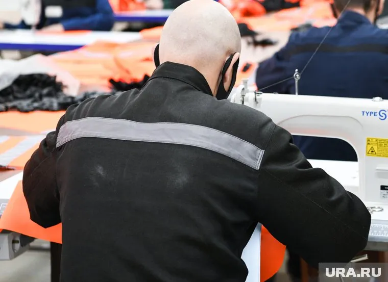 Осужденный получил тяжелую травму во время работы