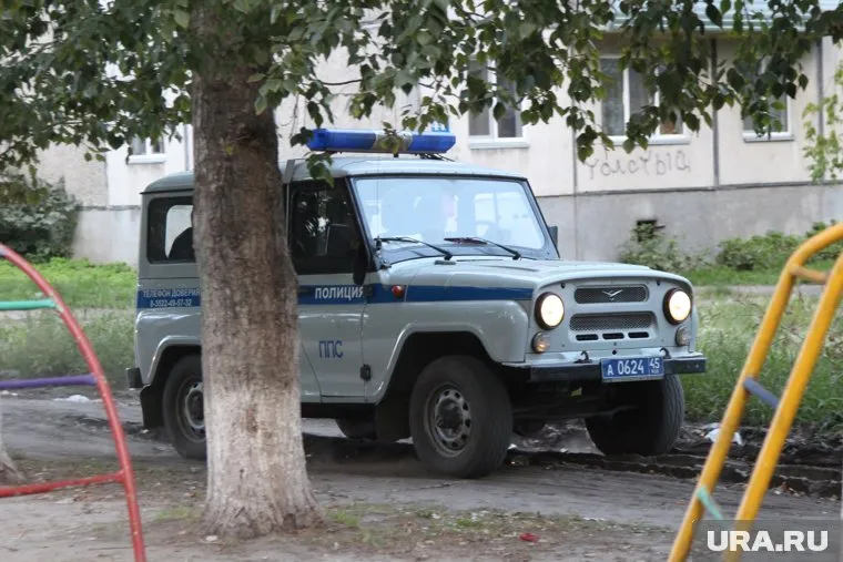 Разбойник сбежал на ходу из полицейской машины