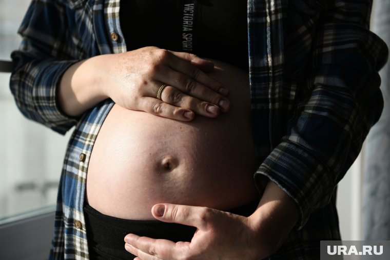 Тюменским студенткам начнут платить пособие по беременности и родам