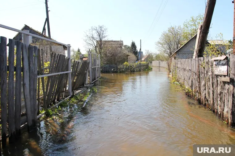 Уровень воды в Новой Каховке снизился на два метра, сообщили в экстренных службах