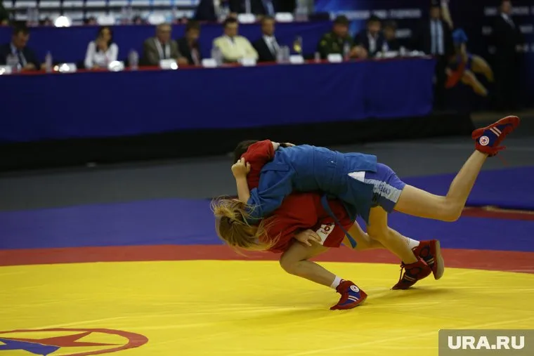 Курганские самбисты стали призерами турнира в Казани