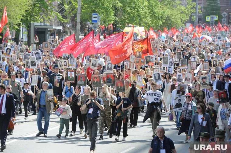 В Челябинске на Бессмертный полк вышло 200 тысяч человек
