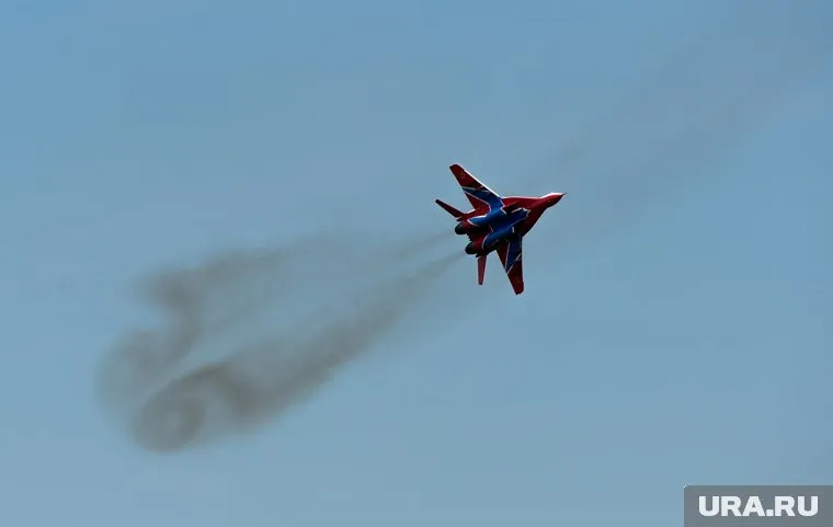 МиГ-29 уронил баки с топливом